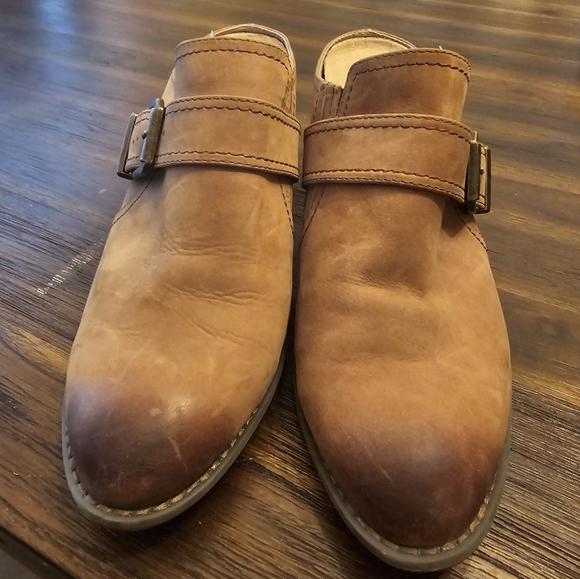 Vionic Cheyenne Mules with Heel - Picture 2 of 7